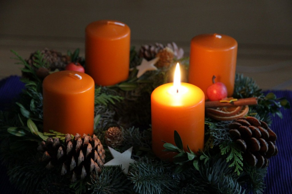 Adventskranz zum ersten Advent