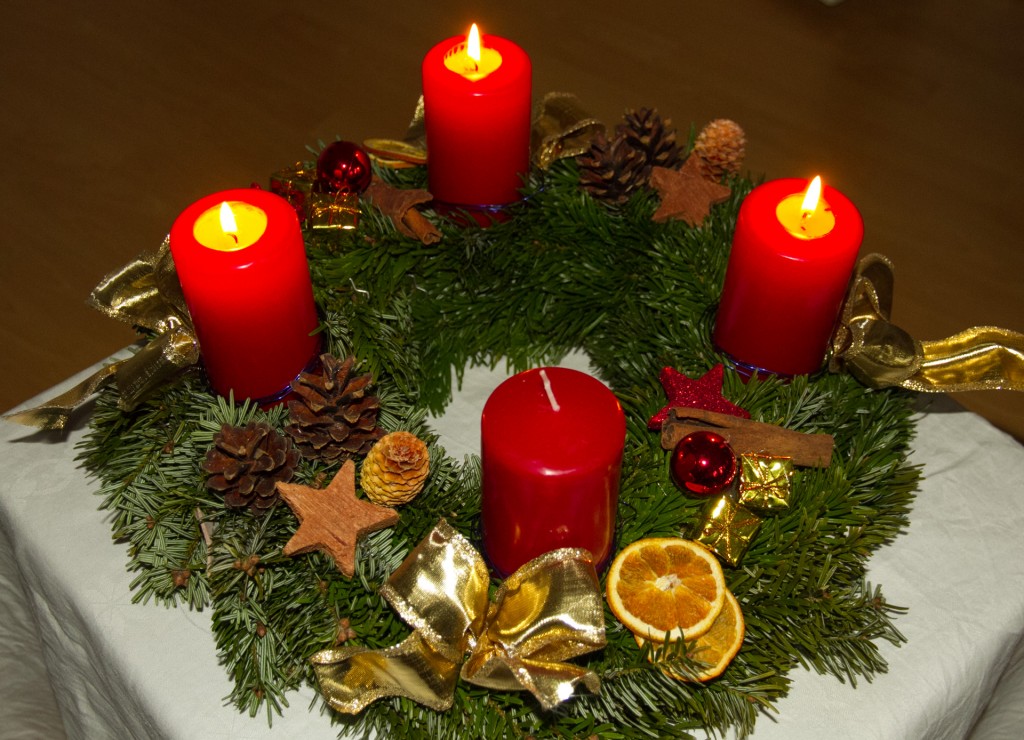 3. Advent mit Kranz und Kerzen